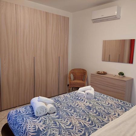 La Conchiglia Apartment ปอร์โต ซันเตลปีดิโอ ภายนอก รูปภาพ